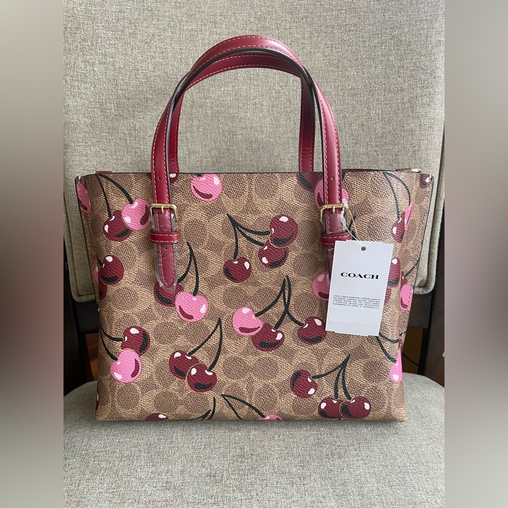 NWT！2PCS COACH MOLLIE TOTE BAG 25 IN SIGNATURE WITH CHERRY AND WRISTLET - Picture 3 of 11